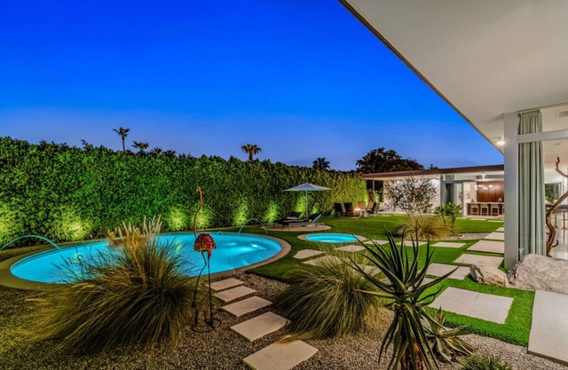 Mid Centry Modern Retreat w/Mt Views & Stunning Pool/Spa close to Palm Springs!