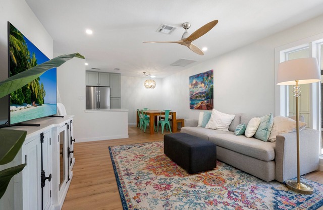Mid-Century 3/2 Near Downtown/Siesta Key/SMH