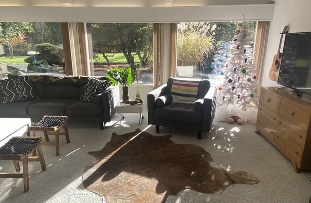 Mid century 7 acre private property 20 minutes from PDX airport