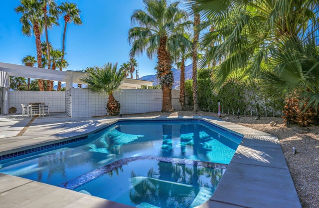Mid Century Magic. Palm Springs! Pool, Spa, panoramic view!