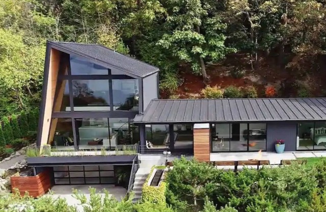 Mid-Century Modern PNW Contemporary Chalet