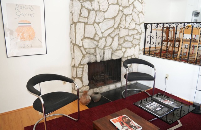 Mid Century Modern Oasis with King Size Bed - In Centrally Located Culver City