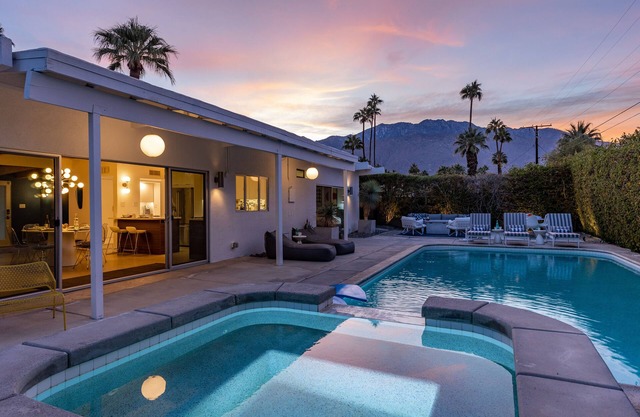 Mid Century Mood House - Fabulous Alexander