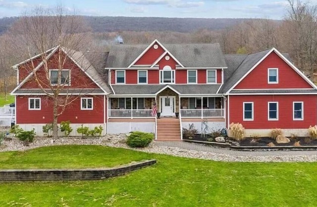 Mid-Hudson Estate: 11 acres, 1 hr to NYC