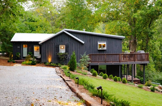 Midcentury Modern View Cabin Near Nashville