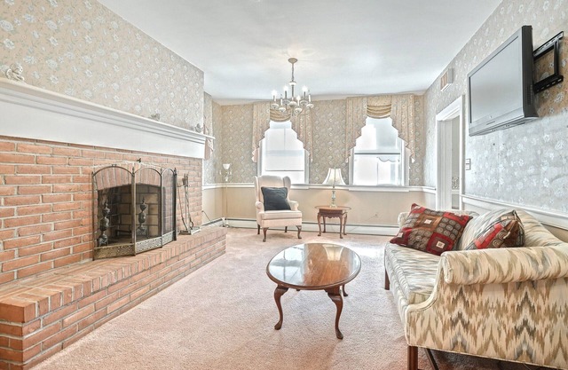 MIDDLE CREEK MANOR 12 BEDS & 13 BATHS