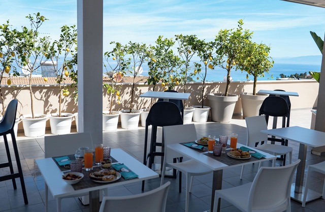 MIDDLE TOWN PALACE TROPEA