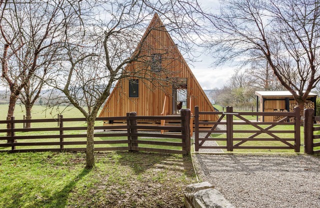 Midpark is a chic A-Frame nestled in the romantic scenery of the Deveron valley. Relax and feel refr