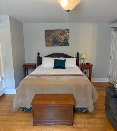 Midstream Manor Unit 3, Studio
