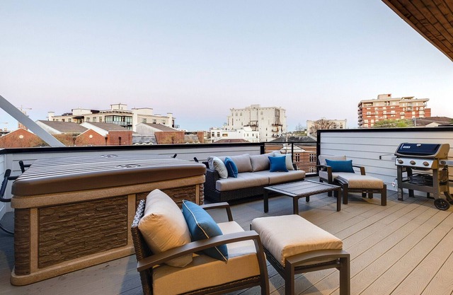 MIDTOWN LUXE - 2 PREMIUM TOWN HOMES - ROOFTOP HOT TUB
