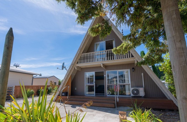Milford House Alpine Retreat - Te Anau Holiday Home
