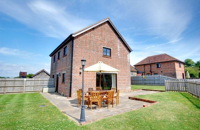 Mill Cottage - Three Bedroom House, Sleeps 6