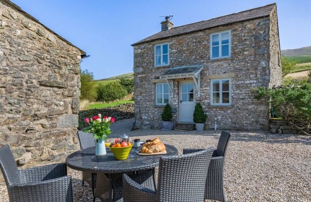 Mill House Cottage - Two Bedroom House, Sleeps 4