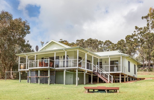 Millbrook Cottage Yallingup -panoramic views down Wildwood Valley