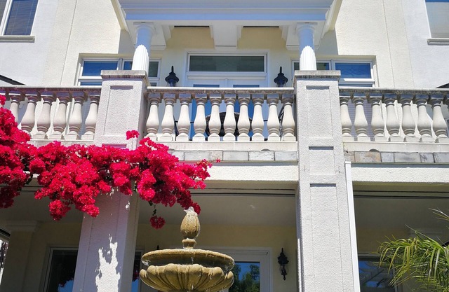Million Dollard View Private 2 Bedroom Garden Suite