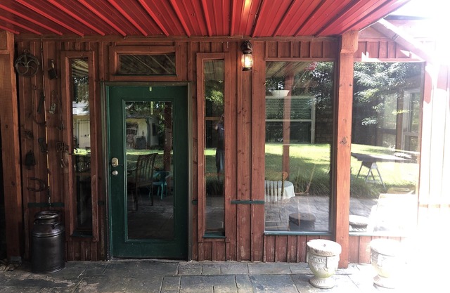 Millstone Retreat/basement walk-out Apt. w/a private entrance/driveway & pool