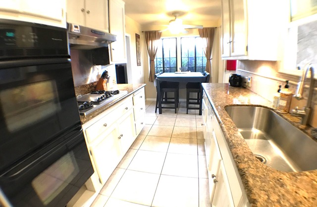 Min 30 day Private Heated Pool, Safe Clean Family Home