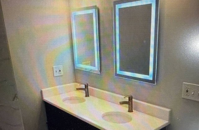 Minimalist 1-Bedroom 1 Private Bath