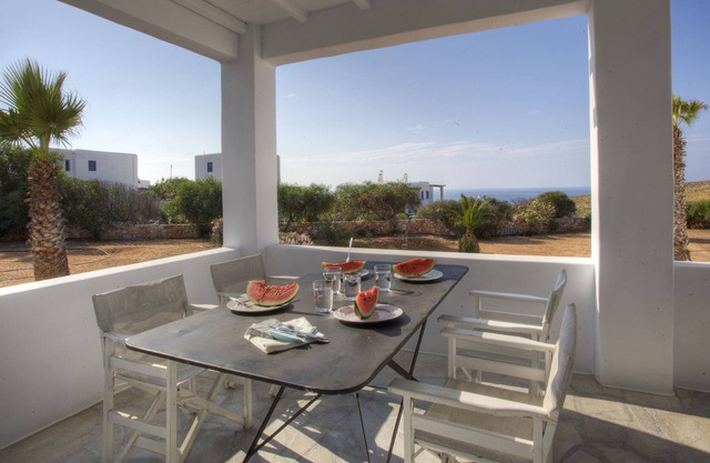 Minois Villa (2 adults & 2 children)