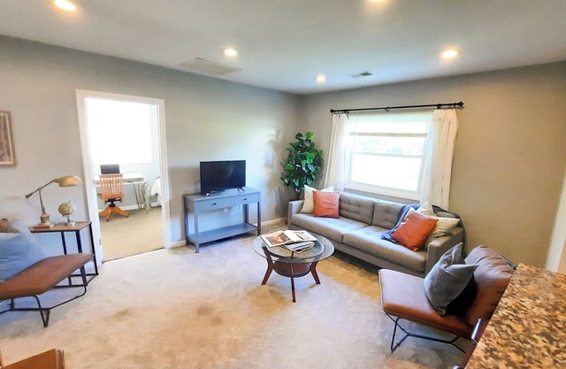Mins to Creekside Acres Event Barn, Cozy 3 bedrooms in the country