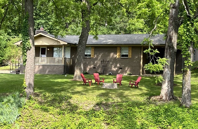 Minutes from the Illinois River, Welcome to Native Springs!