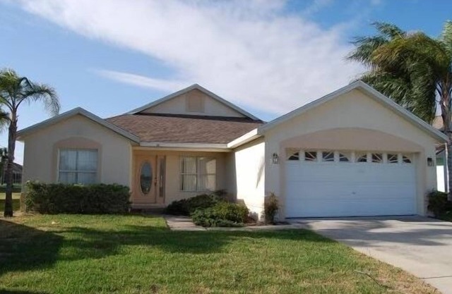 Minutes to Disney. House with pool on Golf Course with Lake Access