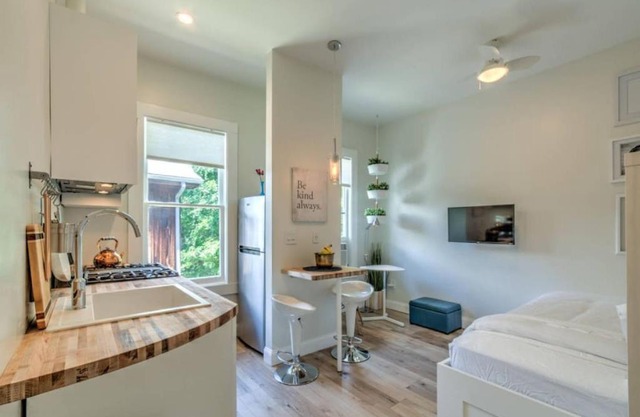Miraculously Modern in a Vintage Shell Midtown
