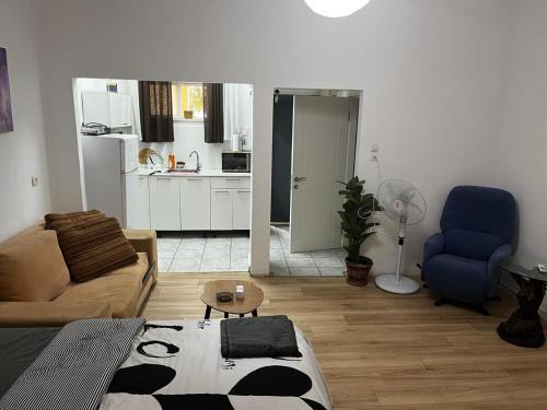 Mishmar HaGvul 9, Apartment 5