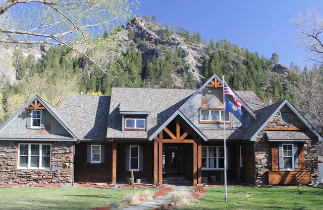 Missouri River Lodging for medium and large groups!