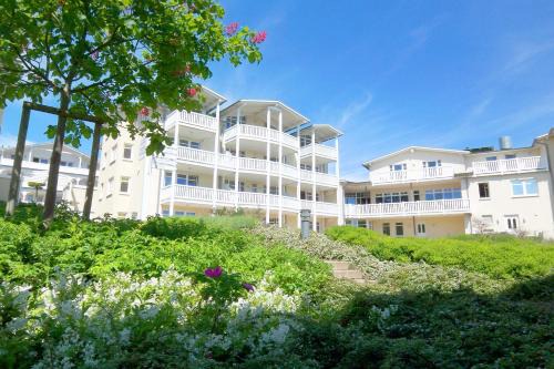 mit Meerblick und Balkon, strandnah, gratis Nutzung vom AHOI Erlebnisbad und Sauna in Sellin - Meeresblick FeWo 51
