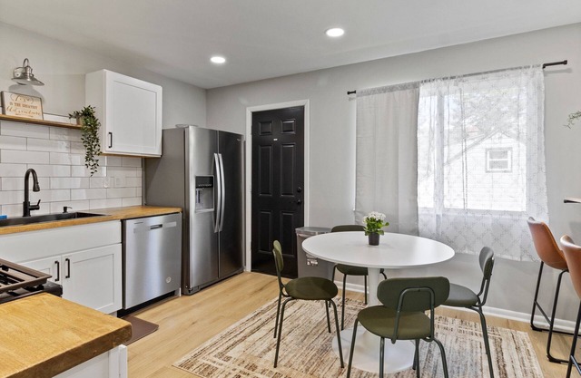 MKE 2 Bed W/PKNG 15M Downtown