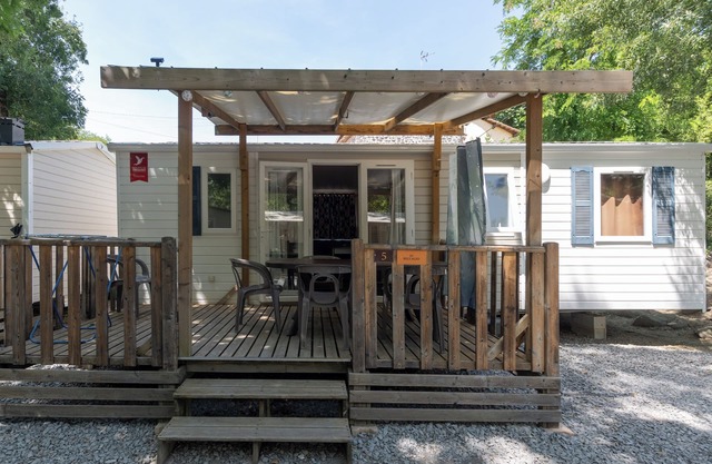 Mobile Home 'Mobil-home Confort B - 1-8 Pers' with Shared Pool and Shared Garden