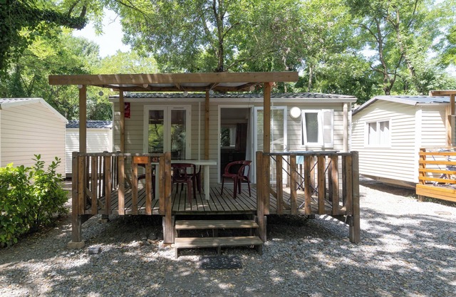 Mobile Home 'Mobil-home Confort B - 1-4 Pers' with Shared Pool