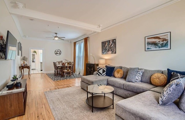 Mod Downtown Perfection, 3BD w/Patio, Fast WIFI