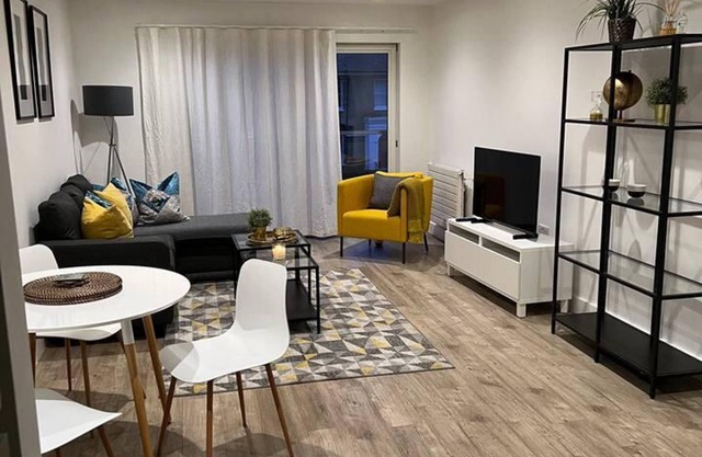 Modern 1 Bed Flat Near Station and City