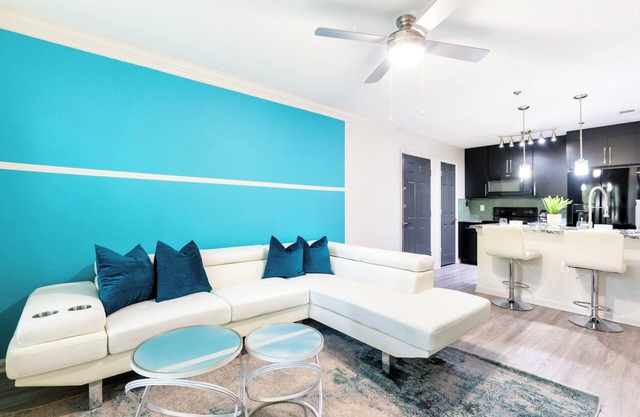 Modern 1-Bedroom Apartment 20 Minutes from Downtown