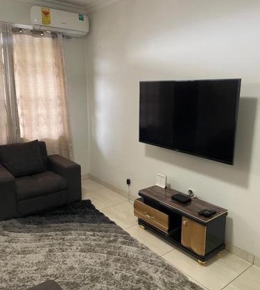 Modern 1-Bedroom Apartment with AC & Fast WiFi