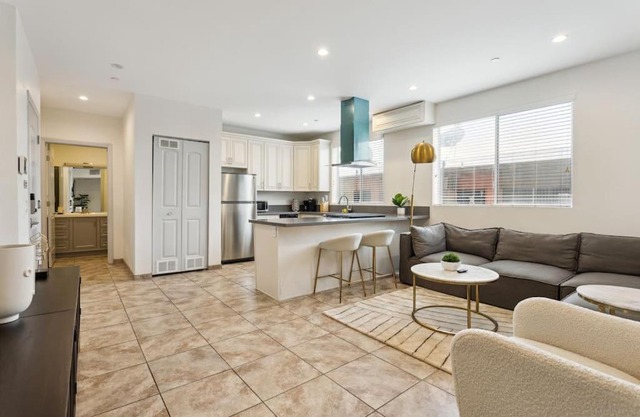 Modern 1BR Apt in Hollywood