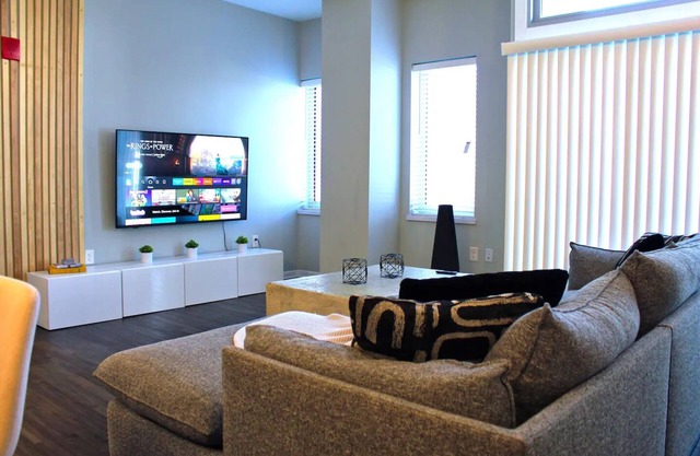 Modern 2-Bedroom Stunning Views