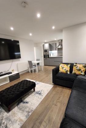Modern 2 Bedroom Apartment