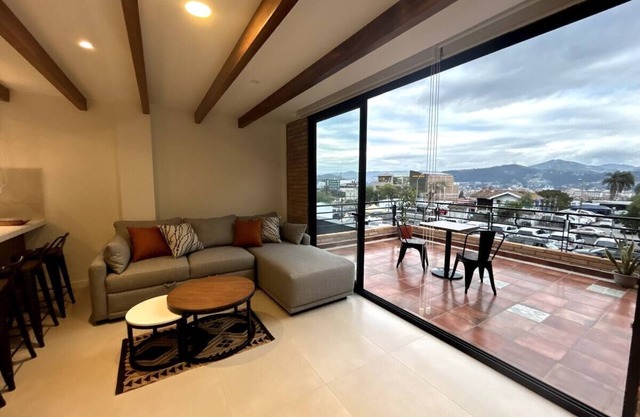 Modern 2-Bedroom Apartment with Breathtaking Views