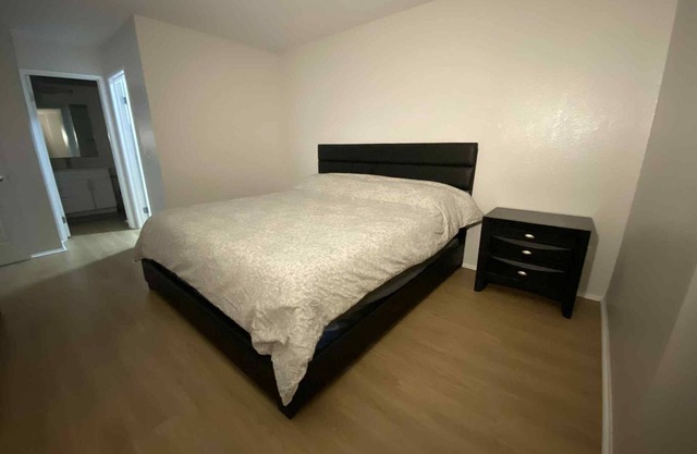 Modern 2-Bedroom Condo in San Diego with AC – Perfect for Vacation or Long Stays