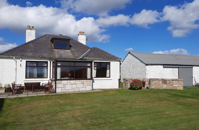 Modern 2-Bedroom Cottage located in Brora