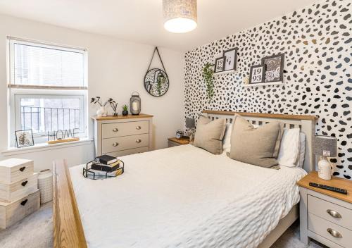Modern 2 bedroom Flat in Montrose