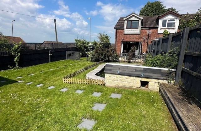 Modern 2-bedroom house with spacious large garden in beautiful Westbury