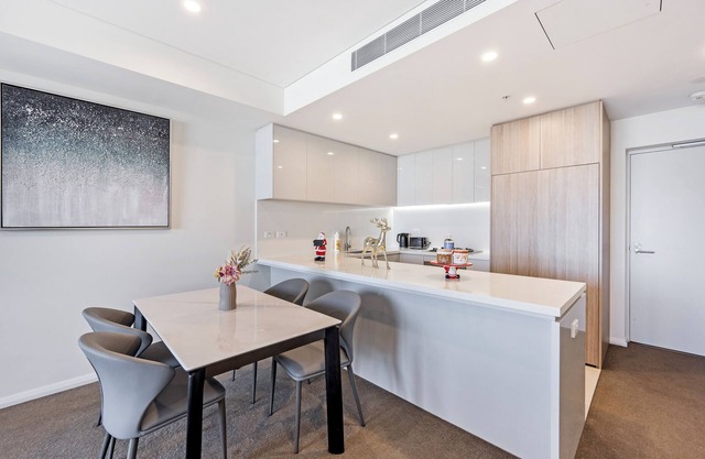 Modern 2BR with Sea and Sky View