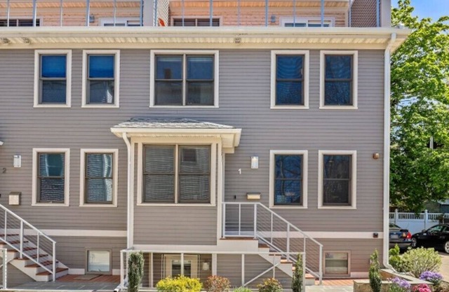 Modern 3 Bedroom Porter Square Townhouse Near Harvard w/ Parking