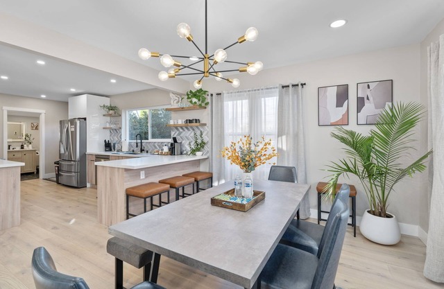 Modern 3BR/2BA - Luxury King Suite.