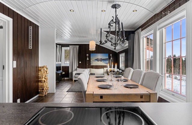 Modern 3BR apartment ski in, ski out.