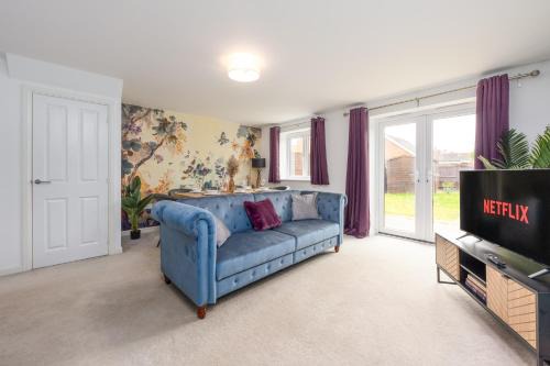 Modern 4 Bedroom House-Sleeps 7-Parking-Nr Hospital-Contractors Stay